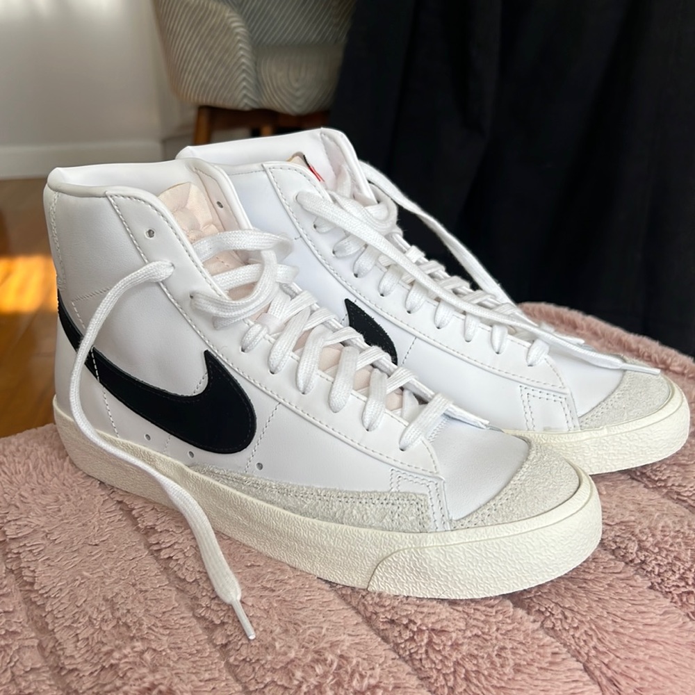 Nike W Blazer Mid ‘77 9.5 Women’s (8 Men’s)